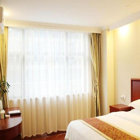 Greentree Inn Bole Wanxianghui Express Hotel Eksteriør billede