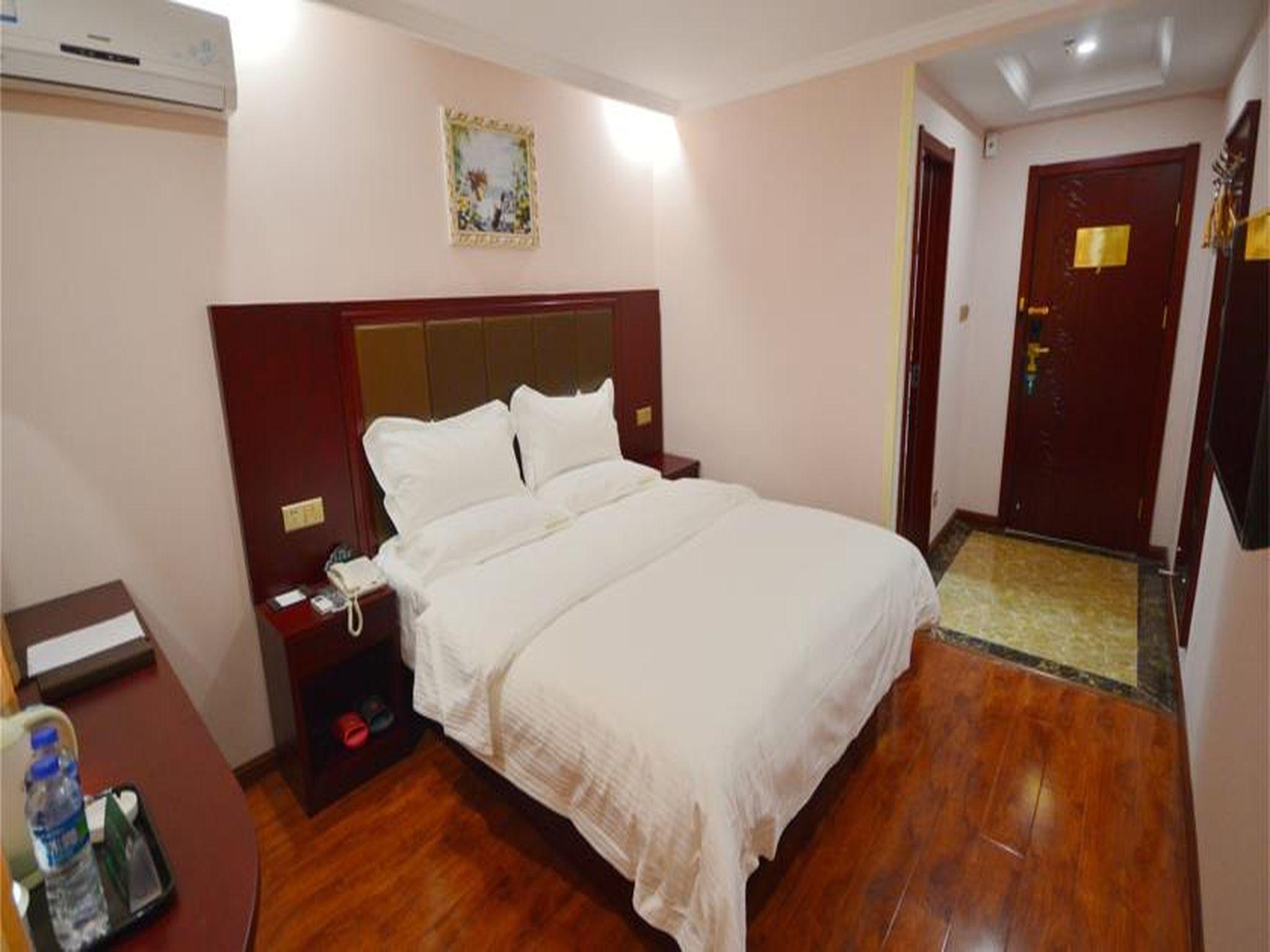 Greentree Inn Bole Wanxianghui Express Hotel Eksteriør billede